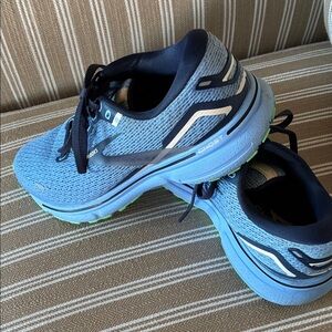 Brooks Women's Blue and Green Athletic Shoes